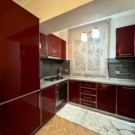 アパート Vasil Shanto ティラナ